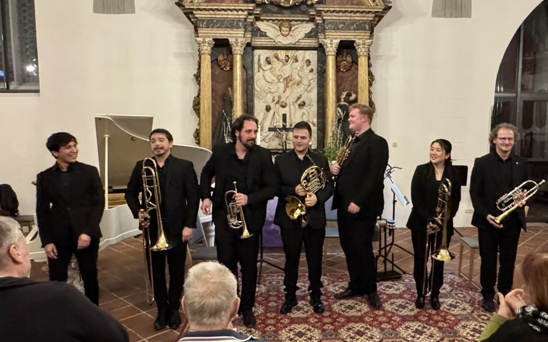 Die Blechbläser der Mittelsächsischen Philharmonie nach dem 3. Kammerkonzert in der Freiberger Annankapelle – konzentriert im Spiel, gelöst im Applaus.