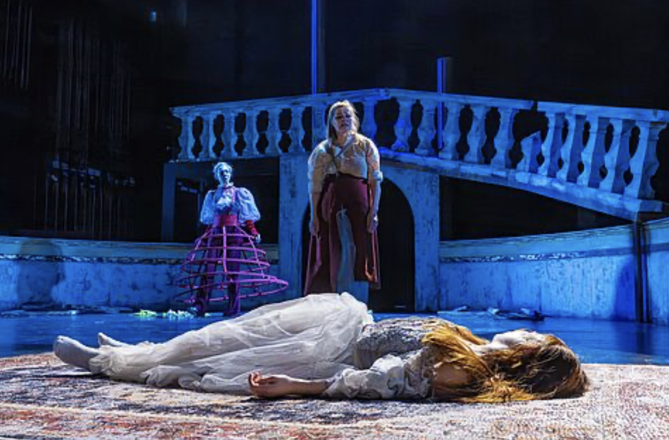 Julia schläft Julia schläft